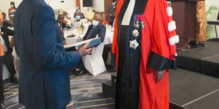Professeur Joseph Owona : un webinaire international pour interroger Constitution, démocratie et pouvoir au Cameroun